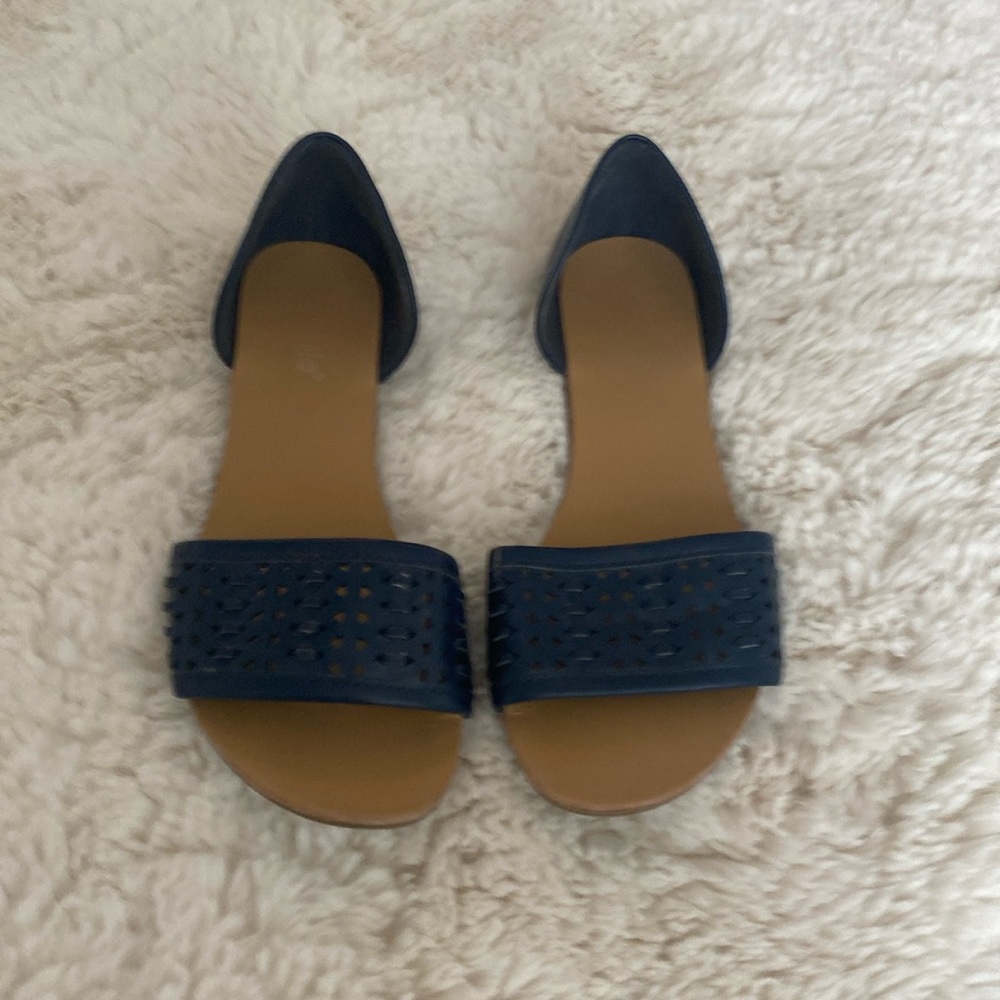 Women’s sandals gently used size 6